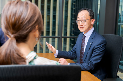 金子 忠裕 氏