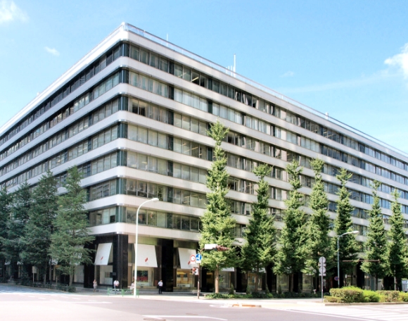 (写真)SMBC日興証券に本社が入居するビルの外観
