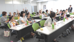 （写真）SMBC日興証券の本支店で小学生とその家族が参加して開催された日興「家族でワクワク体験DAY」の模様