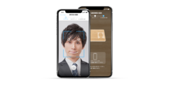（写真）スマートフォンで撮影した運転免許証と顔写真をオンライン照合して迅速に本人確認を完結させる