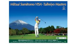 （画像）富士山を背景に青空に向けて豪快なティーショットを放つ選手