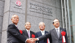 Opening ceremony held on October 1, 2009 (SMBC Chairman of the Board Kitayama (right), SMBC President Oku (second from right),Nikko Cordial Securities President Watanabe (second from left),Nikko Cordial Securities Chairman of the Board Kimura (left))