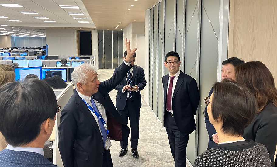 Outside directors visit Sumitomo Mitsui DS Asset Management