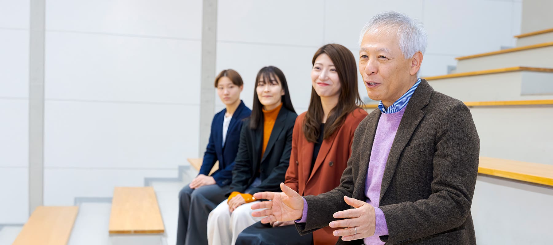 手前より福留朗裕氏、久冨彩乃氏、中村和泉氏、島村きらら氏