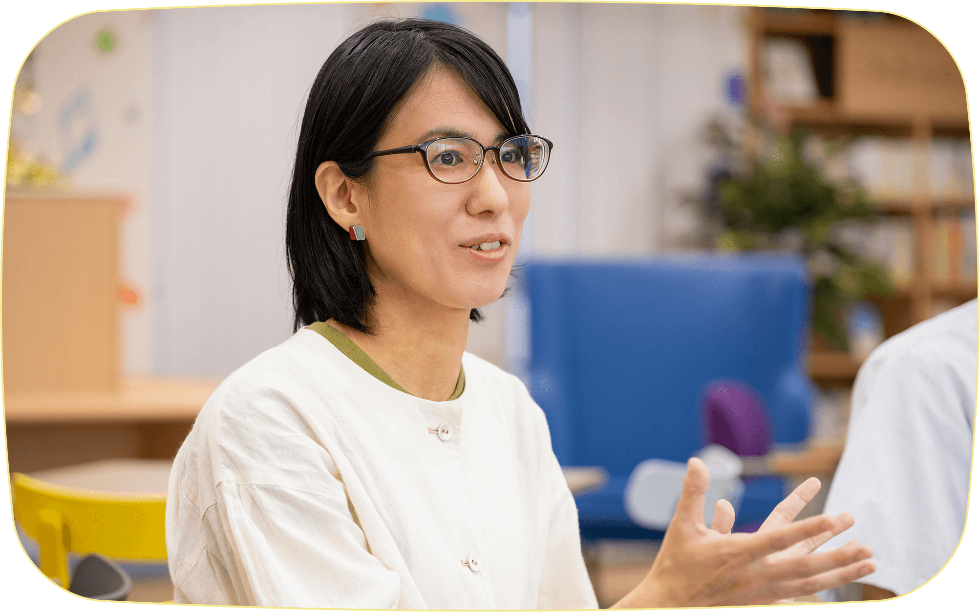 放課後NPOアフタースクールの阪田さん。普段からこどもたちと接するなかで、成長段階に合った居場所のあり方の大切さを実感すると語る 