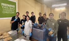 j[W[W[B̃t[hoN{݂ɂāAHi̍Ƃ̃{eBA{܂BWe conducted volunteer activities involving food packaging at a food bank facility in New Jersey.