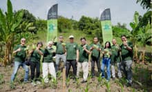 Â߂̃`eB[{܂BWe organized a charity run for a tree-planting activity.