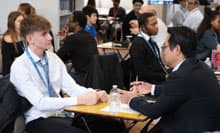 n̊wZɂāAw̃LAT|[gCxgɎQ܂BWe particpated in a careersevent for students at a local college.