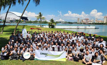 VK|[n̏dvȐHł}[ir̐|s܂BCleaning Up Singapore's Vital Waterways