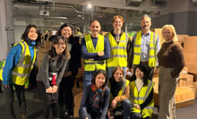 �n��̎q�ǂ������ɂ�������̃v���[���g���s���܂����BSpreading Joy This Christmas: ELBA & BIG Alliance Toy Appeal" width="440