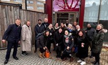 ���n�̍��Z�ł���Little Ilford School�ɂĖ͋[�ʐڂ̃{�����e�B�A���������{���܂����BWe carried out a volunteer activity at Little Ilford School." width="440