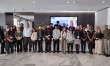 �n��̊w�����I�t�B�X�ɏ��҂��A���[�N�V���b�v���J�Â��܂����BWe invited local students to our office and hosted a workshop." width="440