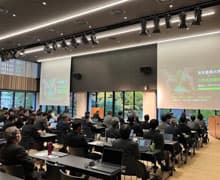 �w�Z�@�l�����_�Ƒ�w�l�ƎY�w�A�g�E�Љ������ړI�Ƃ����}�b�`���O�C�x���g�����Â��܂����B