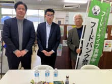 �����c�������@�l�t�[�h�o���N�ޗǗl�ɐH�i����t���܂����B