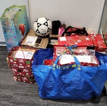 �v���n�̎����{��{�݂ɂ����āA�N���X�}�X�M�t�g���v���[���g���܂����BSMBC Prague Branch Supports Children's House