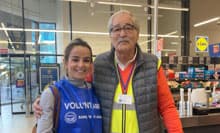 nɂHƕs̐lX̂߂̃t[hoN}h[hŃ{eBA{܂BWe conducted volunteer activities at the Food Bank in Madrid for people suffering from food shortages due to poverty.
