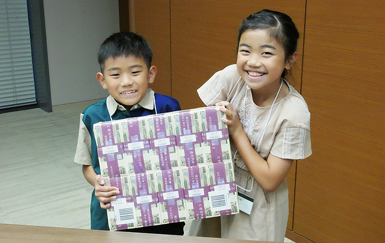1億円の重さ体験