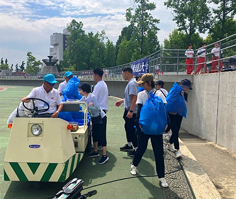 選手の荷物運搬