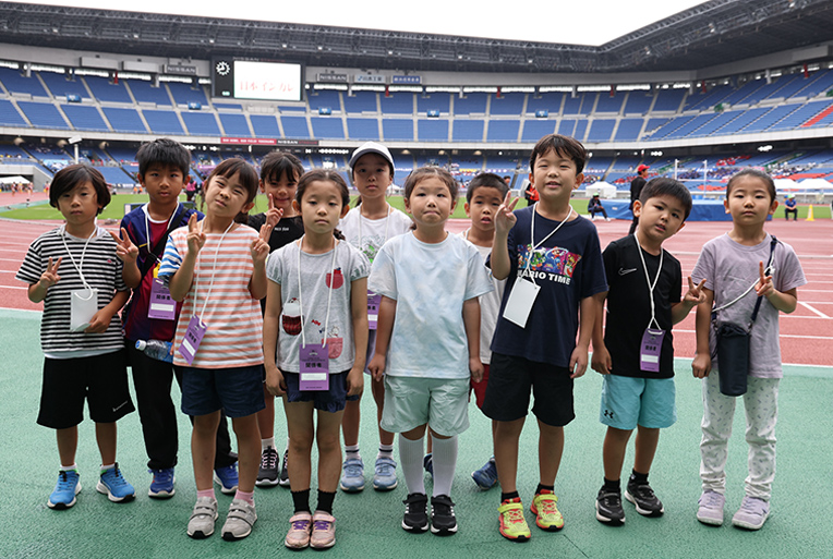 スタジアムツアーでの集合写真