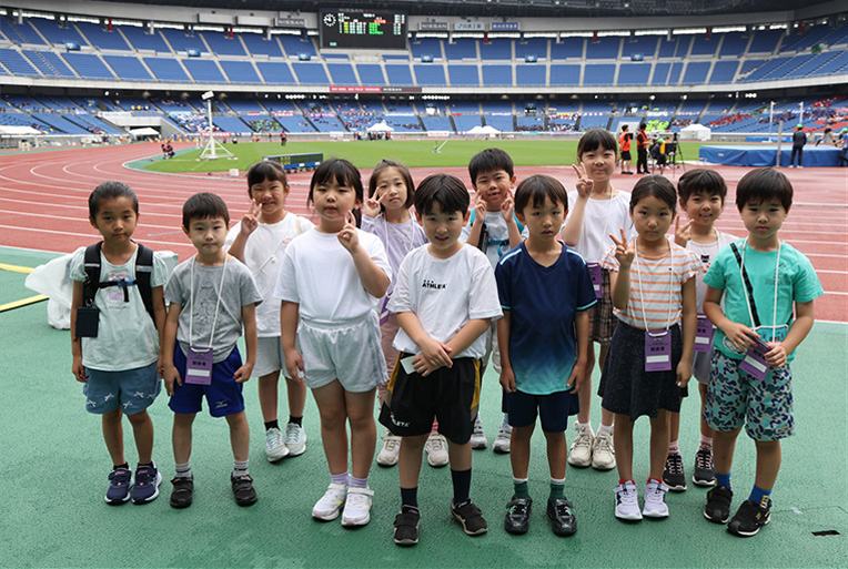 スタジアムツアーでの集合写真